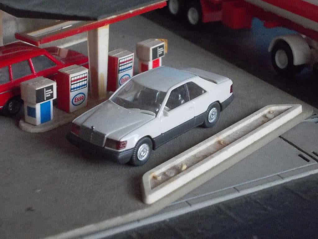 Mercedes Benz C124 300CE Coupé - Wiking 143 grauweiss, Ophalen of Verzenden, Zo goed als nieuw, Auto, Wiking