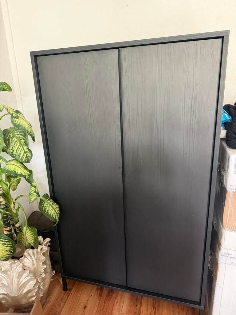 Zwarte kast als. Nieuw, Huis en Inrichting, Kasten | Roldeurkasten en Archiefkasten, 100 tot 150 cm, Ophalen of Verzenden, Zo goed als nieuw