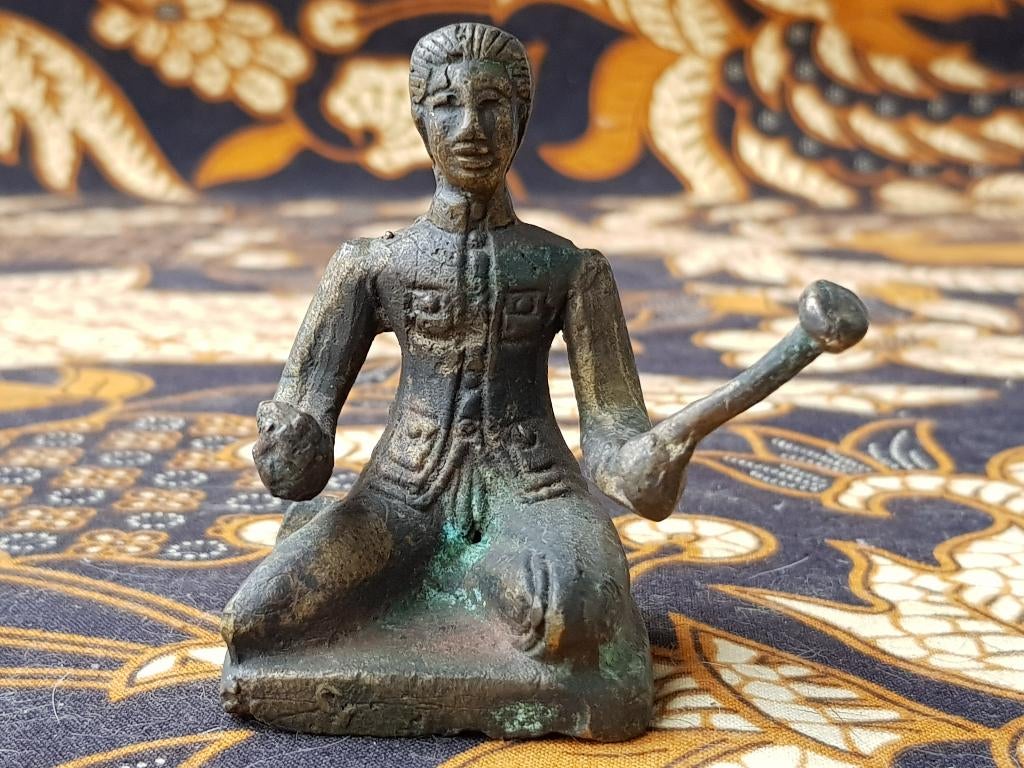 Man met knots mooi antiek brons beeldje uit India 6,7 cm., Antiek en Kunst, Ophalen of Verzenden