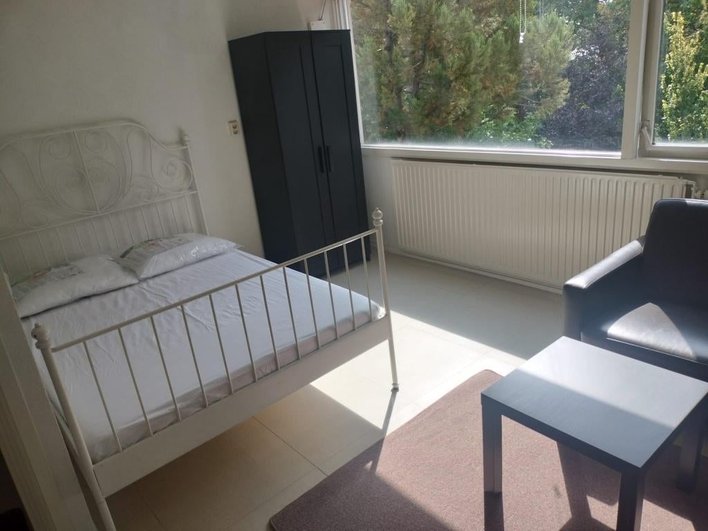 GEMEUBILEERD STUDIO TE HUUR IN EINDHOVEN, Huizen en Kamers, 20 tot 35 m², Eindhoven