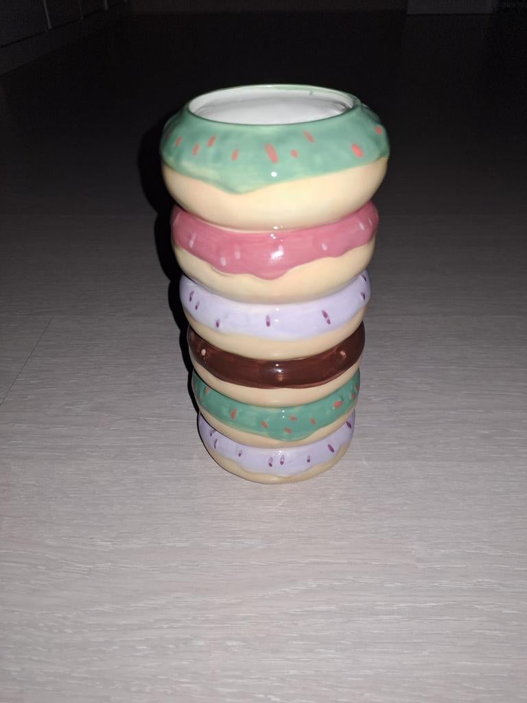 Schattig Donut Vaasje - 18 cm hoog, 9 cm doorsnede, Huis en Inrichting, Ophalen