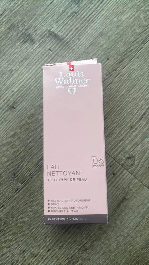 Louis Widmer reinigingsmelk 200 ML, Ophalen of Verzenden, Zo goed als nieuw, Zwart, Gehele gezicht