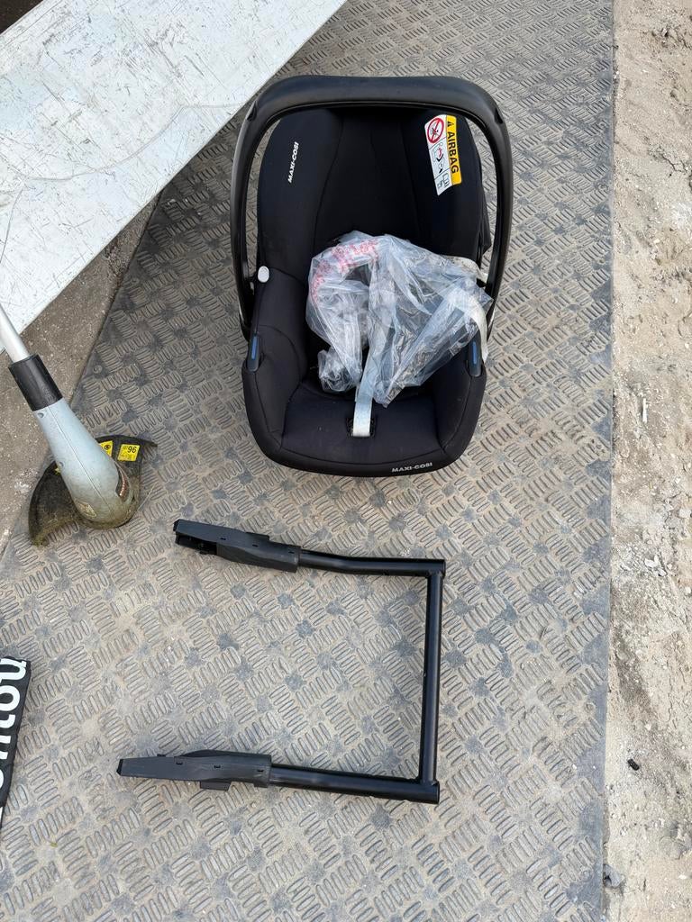 Maxi-Cosi steun voor Gazelle Makki Bakfiets incl maxi cosi, Gebruikt, Overige methoden, Ophalen of Verzenden, 0 t/m 13 kg