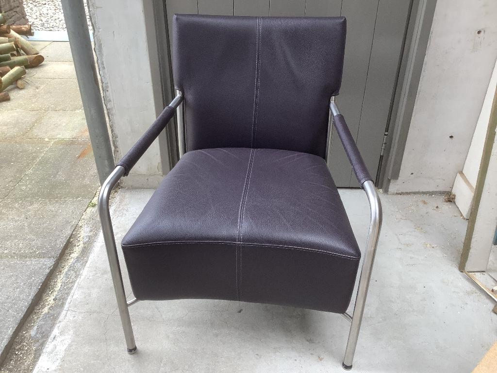 Aubergine kleurige leren fauteuil van Bert Plantagie, Huis en Inrichting, Fauteuils, Ophalen, Gebruikt, Modern, 50 tot 75 cm