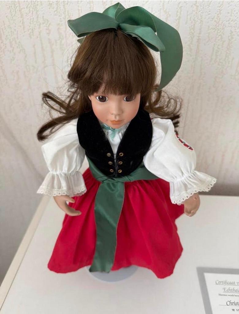 Porseleinen pop Christina met certificaat, Verzamelen, Poppen, Ophalen, Gebruikt, Pop