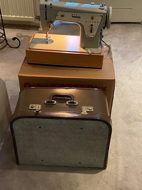 Vintage Singer naaimachine met koffer, Ophalen