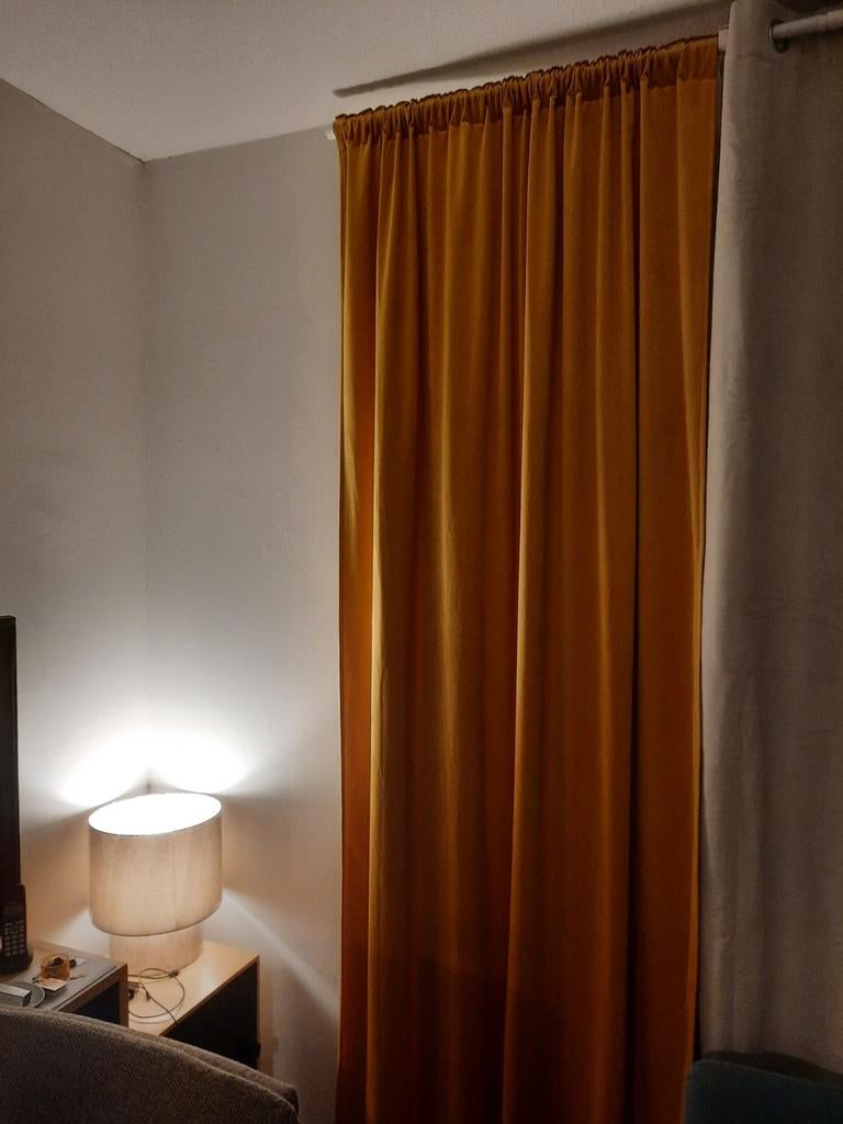 Velours Gordijn - Okergeel één gordijn, Huis en Inrichting, Ophalen, 200 cm of meer, Zo goed als nieuw, Luxe, Modern, Warm