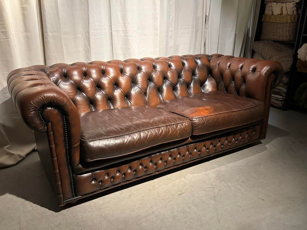 Chesterfield Antiekbruine Vintage 3-zits Bank, Gebruikt, 150 tot 200 cm, Driepersoons, Rechte bank
