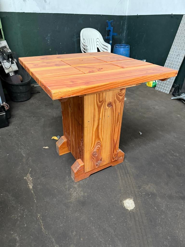 Robuuste Hangtafel van douglashout met ingebouwde bierhouder, Ophalen, Zo goed als nieuw, Vierkant, Hout