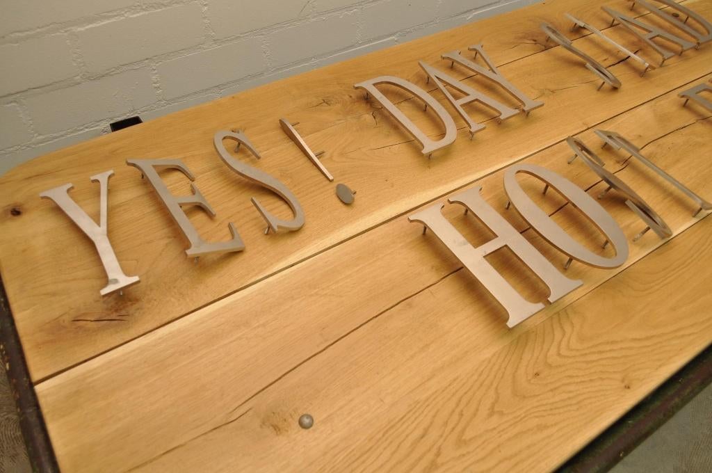 RVS reclameletters fraai lettertype letters 30 cm en 20 cm, Ophalen of Verzenden, Gebruikt