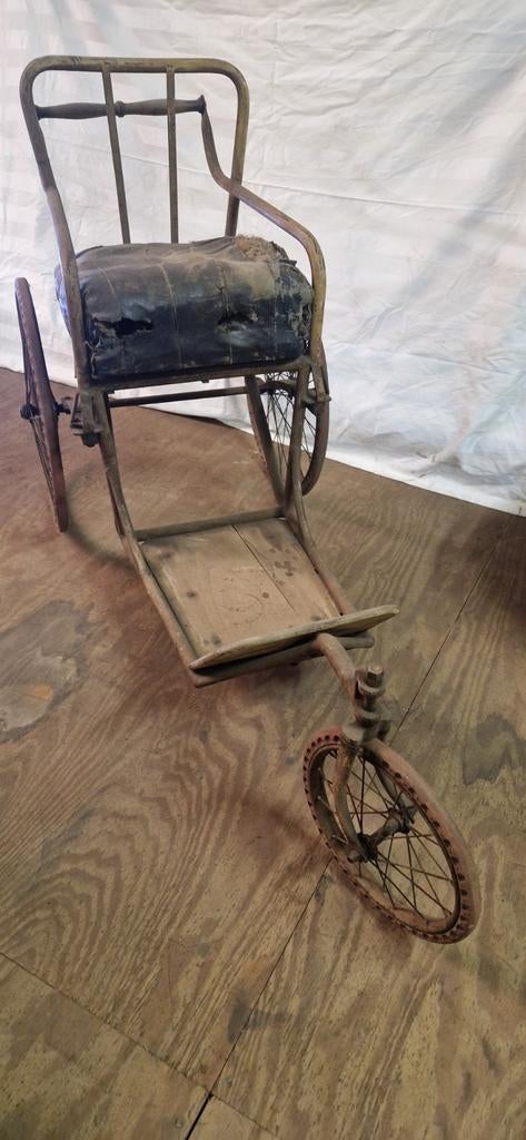 Antieke rolstoel, Ophalen