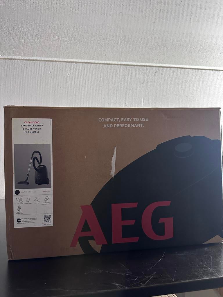 Nieuwe AEG CLEAN 3000 Stofzuiger met zak, Stofzak, ., Stofzuiger, Nieuw