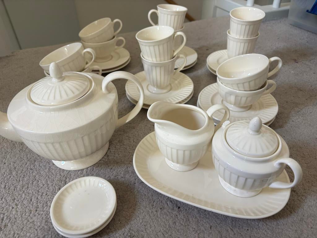 Compleet Ivoor Crèmekleurig Koffie- en Theeservies, Overige materialen, Ophalen of Verzenden, Zo goed als nieuw, Effen