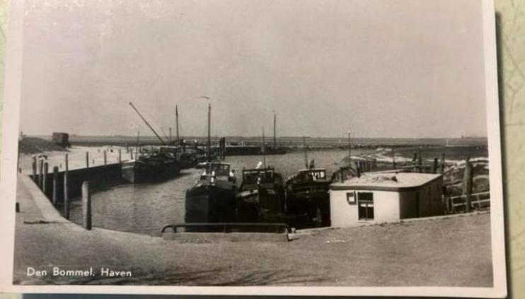 DEN BOMMEL  Haven  Overflakkee  Binnenvaart, Verzamelen, Ansichtkaarten | Nederland, Ophalen of Verzenden, 1940 tot 1960, Zuid-Holland