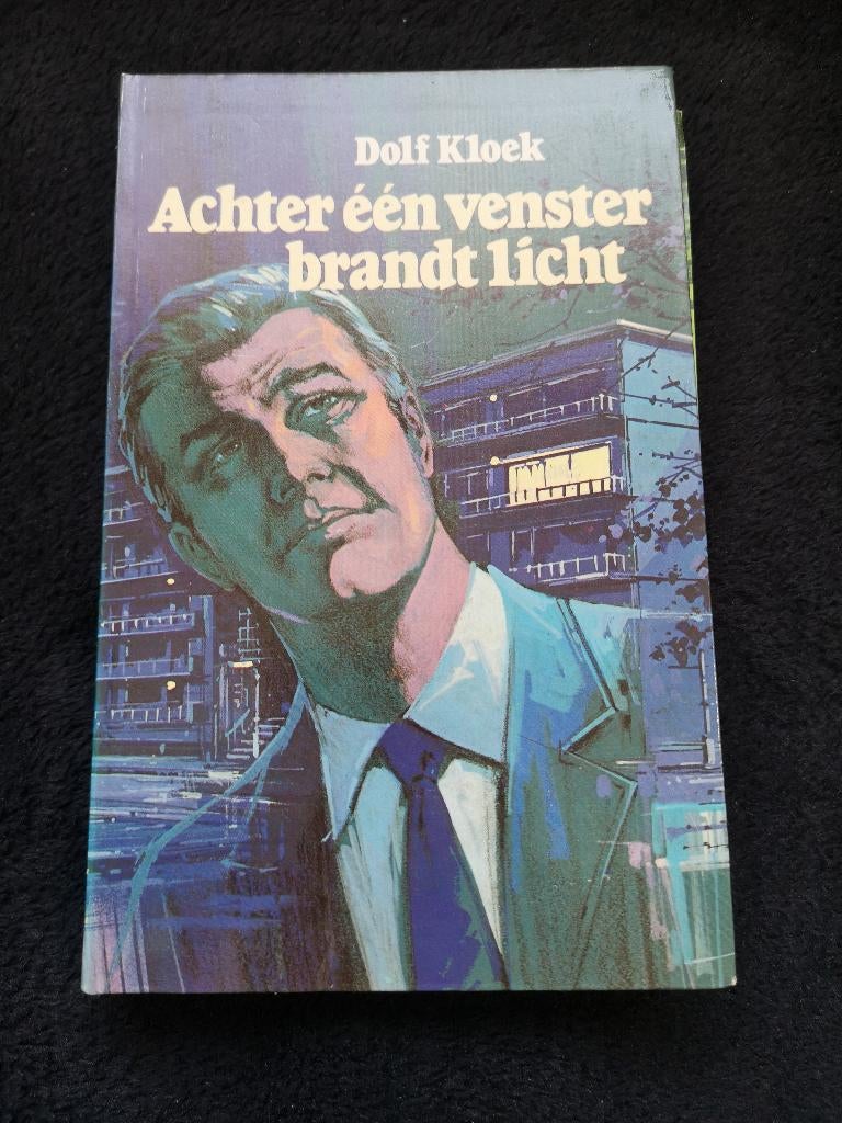 Dolf Kloek, Achter één venster brandt licht, Ophalen of Verzenden, Gelezen