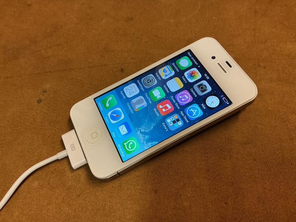 I phone Apple model A1332 Wit met oplaat snoer, Telecommunicatie, Mobiele telefoons | Apple iPhone, Ophalen, Gebruikt, 16 GB, Wit