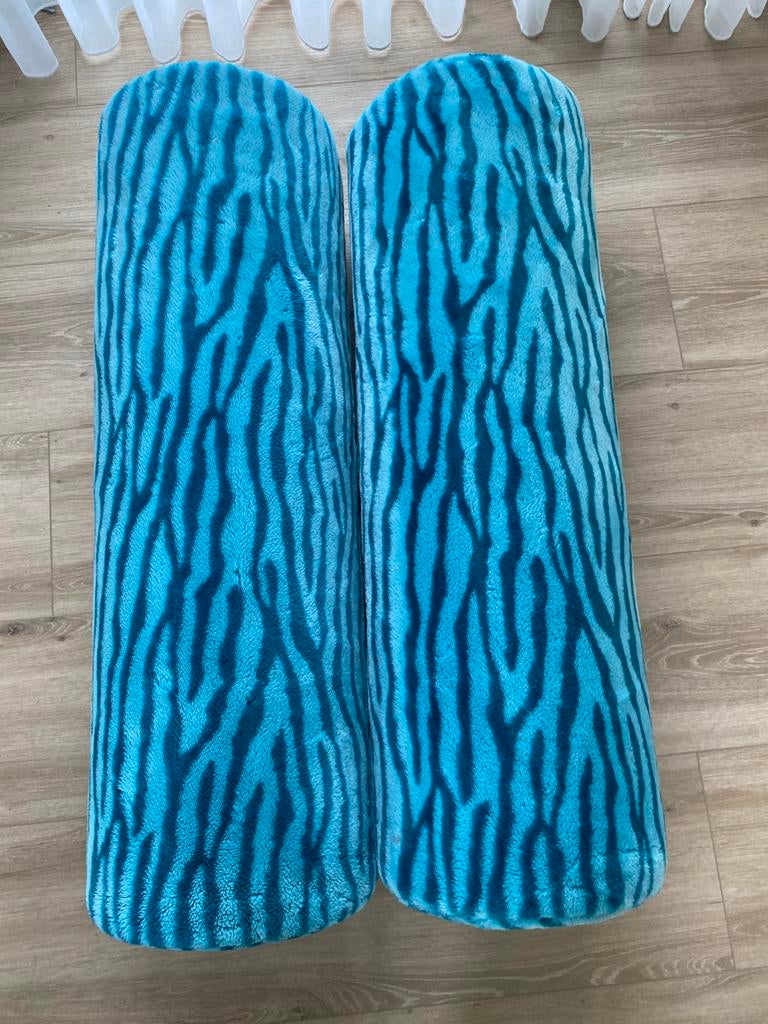 Twee grote rol kussens, Ophalen of Verzenden, Zo goed als nieuw, Blauw, Cilindervormig
