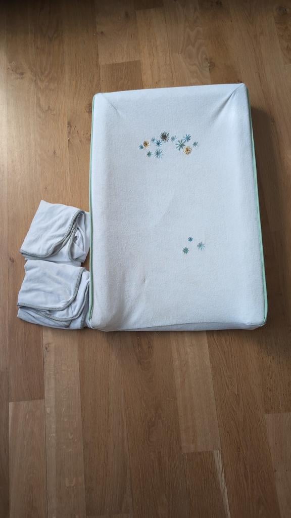 IKEA VÄDRA aankleedkussen met 3 hoezen, Kinderen en Baby's, Badjes en Verzorging, Ophalen of Verzenden, Gebruikt, Aankleedkussen