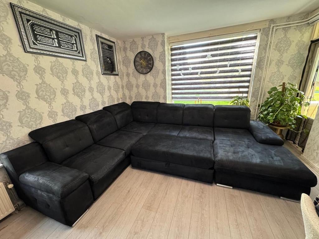 Zwarte bank van seats of sofa, Huis en Inrichting, Banken | Complete zithoeken, Ophalen