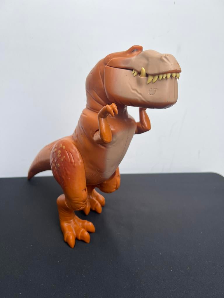Te Koop : Dinsey The Good Dinosaur Tomy T-Rex Dinosaurus, Ophalen of Verzenden, Overige figuren, Zo goed als nieuw, Beeldje of Figuurtje