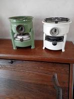 Twee petroleumstellen, groen en wit, Ophalen