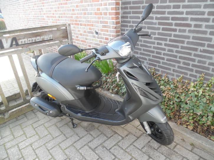 Piaggio Zip EURO 5 45km 7-2021 NIEUWSTAAT VERKOCHT, Fietsen en Brommers, Scooters | Piaggio, Zo goed als nieuw, Zip, Maximaal 45 km/u