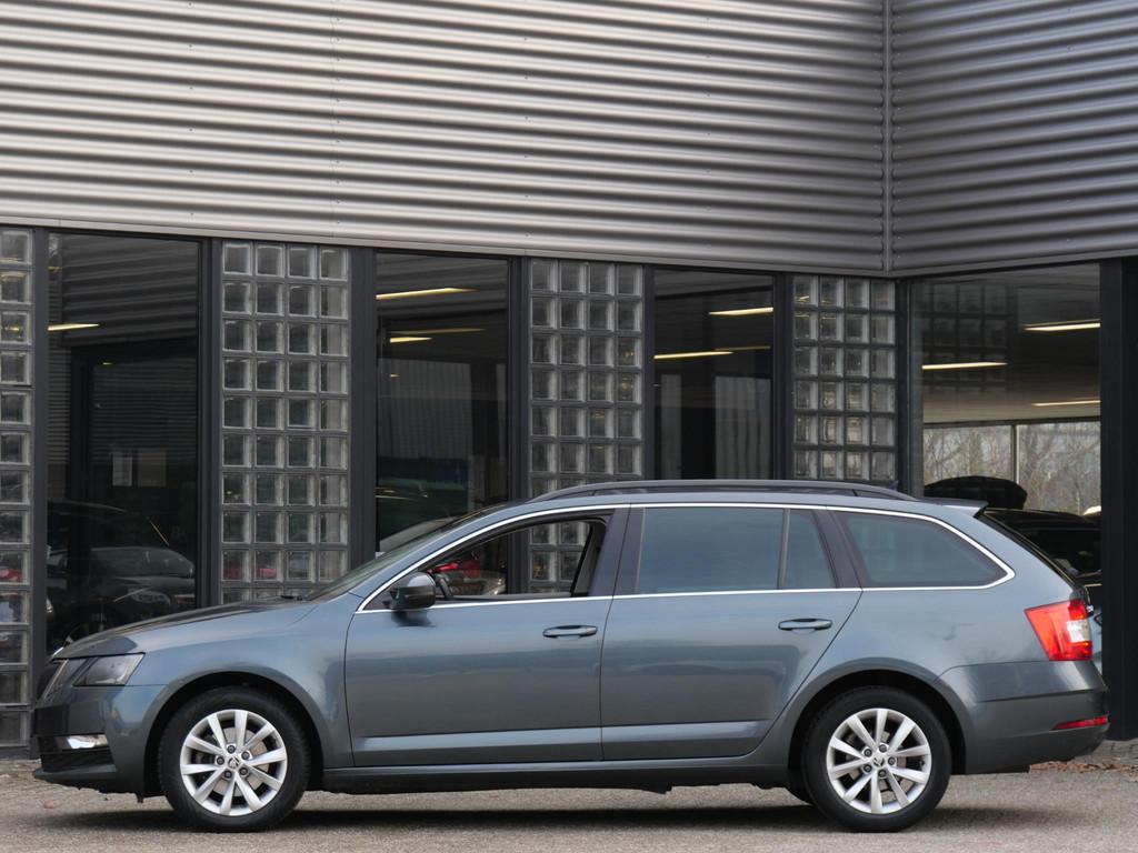 Skoda Octavia COMBI 1.5TSi UPGRADE BUSINESS EDITION, Auto's, Gebruikt, Euro 6, 150 pk, Leder en Stof