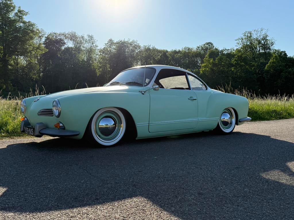 Volkswagen Karmann ghia restomod 1970 afbouwproject, Auto's, Achterwielaandrijving, Zwart, Handgeschakeld, Particulier