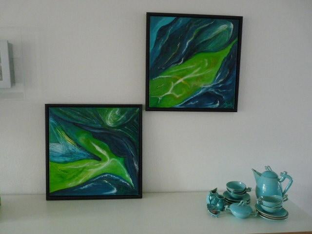 2 moderne groen blauw schilderijen zwarte baklijst tweeluik, Ophalen of Verzenden, Zo goed als nieuw, Schilderij, 50 tot 75 cm
