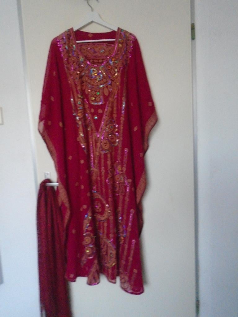 Aparte Lange Abaya Dubai Jurk met Pailletten One Size +Sjaal, Kleding | Dames, Verzenden, Maat 42/44 (L), Zo goed als nieuw, Rood