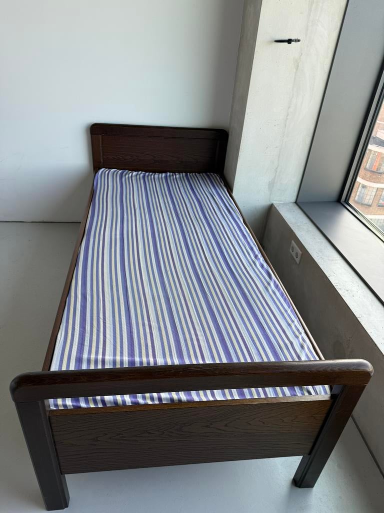 Bed, Ophalen, Zo goed als nieuw, Eenpersoons, Hout