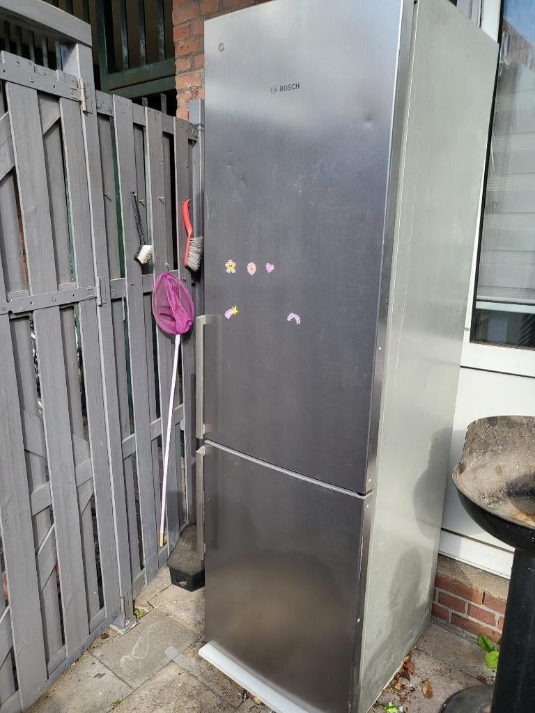 Bosch koel-vrieskast. Defect, Witgoed en Apparatuur, Koelkasten en IJskasten, Ophalen, Gebruikt, 200 liter of meer, Met aparte vriezer