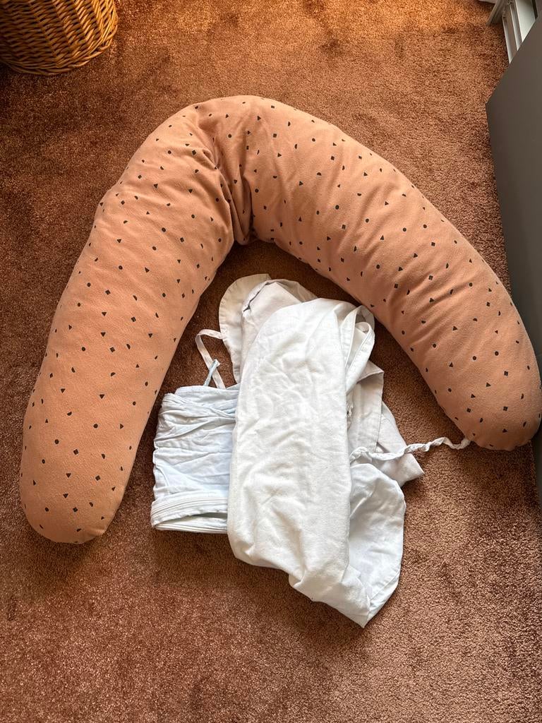 Voedingskussen met 3 extra hoezen, Ophalen, Gebruikt