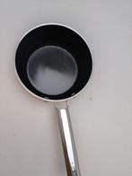 SMEG sauspan 20 cm crème, licht gebruikt met krasjes op rand, Info@mystore.nl, Bruggestraat 18, Keramische plaat, Koekenpan of Braadpan