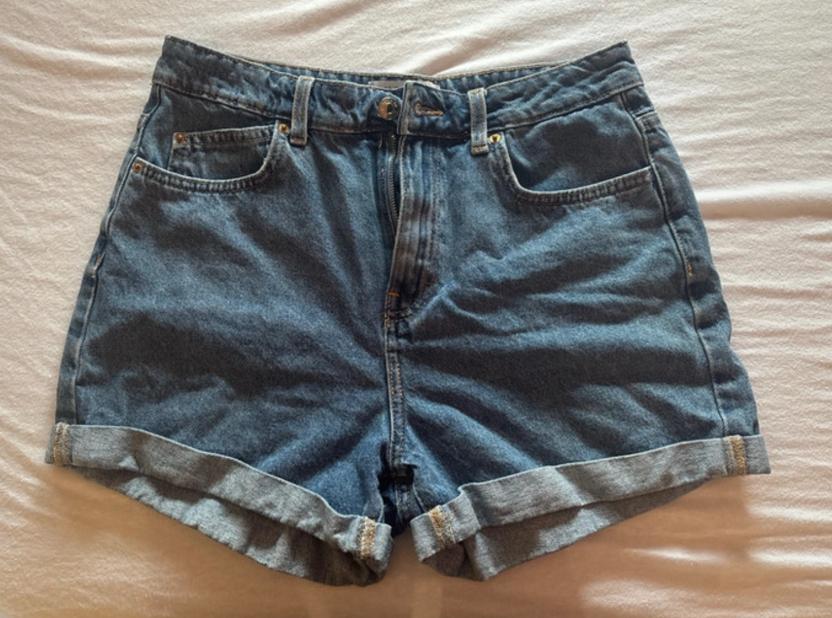 Korte broek primark L, Kleding | Dames, Broeken en Pantalons, Kort, Maat 42/44 (L), Zo goed als nieuw, Verzenden