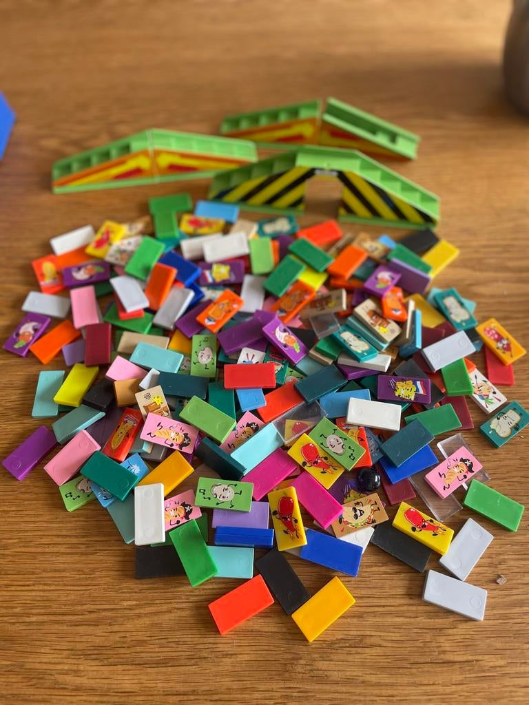 Kleurrijke dominostenen met leuke afbeeldingen, Ophalen, Gebruikt