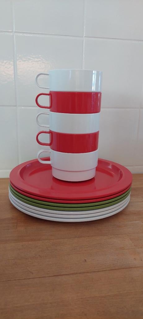 Mepal rosti melamine 7 grote borden en 5 grote bekers retro, Ophalen of Verzenden