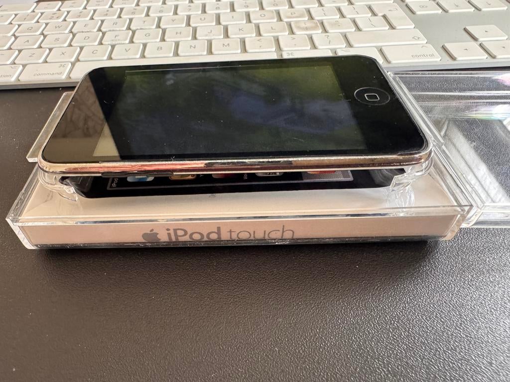 Ipod touch 8gb, Audio, Tv en Foto, Mp3-spelers | Apple iPod, Gebruikt, Touch, Ophalen of Verzenden, Zilver
