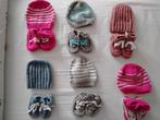 Babysokjes met bijpassende mutsjes  handgebreid, NIEUW, Ophalen of Verzenden, Nieuw, Jongetje of Meisje, Slofjes