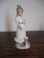 Lladro Nano Porselein Meisje Blauwe Strik Vintage, Ophalen of Verzenden