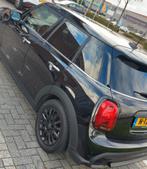 Mini 5-deurs 1.5 102pk 2022 Zwart, Auto's, Mini, Voorwielaandrijving, Zwart, Leder en Stof, Zwart