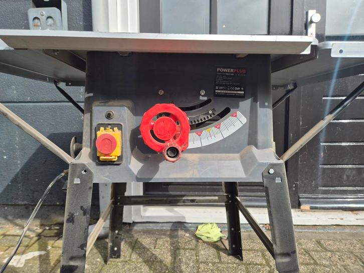 PowerPlus Zaagtafel teab, Doe-het-zelf en Verbouw, Gereedschap | Zaagmachines, Gebruikt, Cirkelzaag, 1200 watt of meer, 70 mm of meer