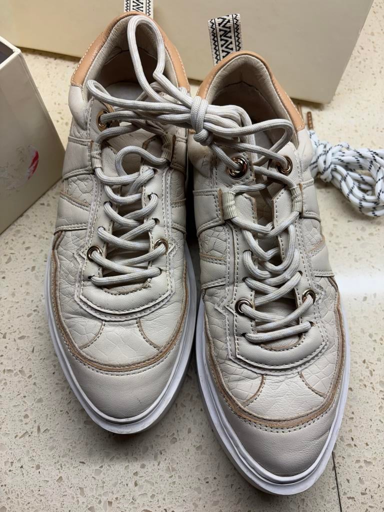 Josh V sneakers 37, Kleding | Dames, Schoenen, Ophalen of Verzenden, Zo goed als nieuw, Beige, Sneakers of Gympen