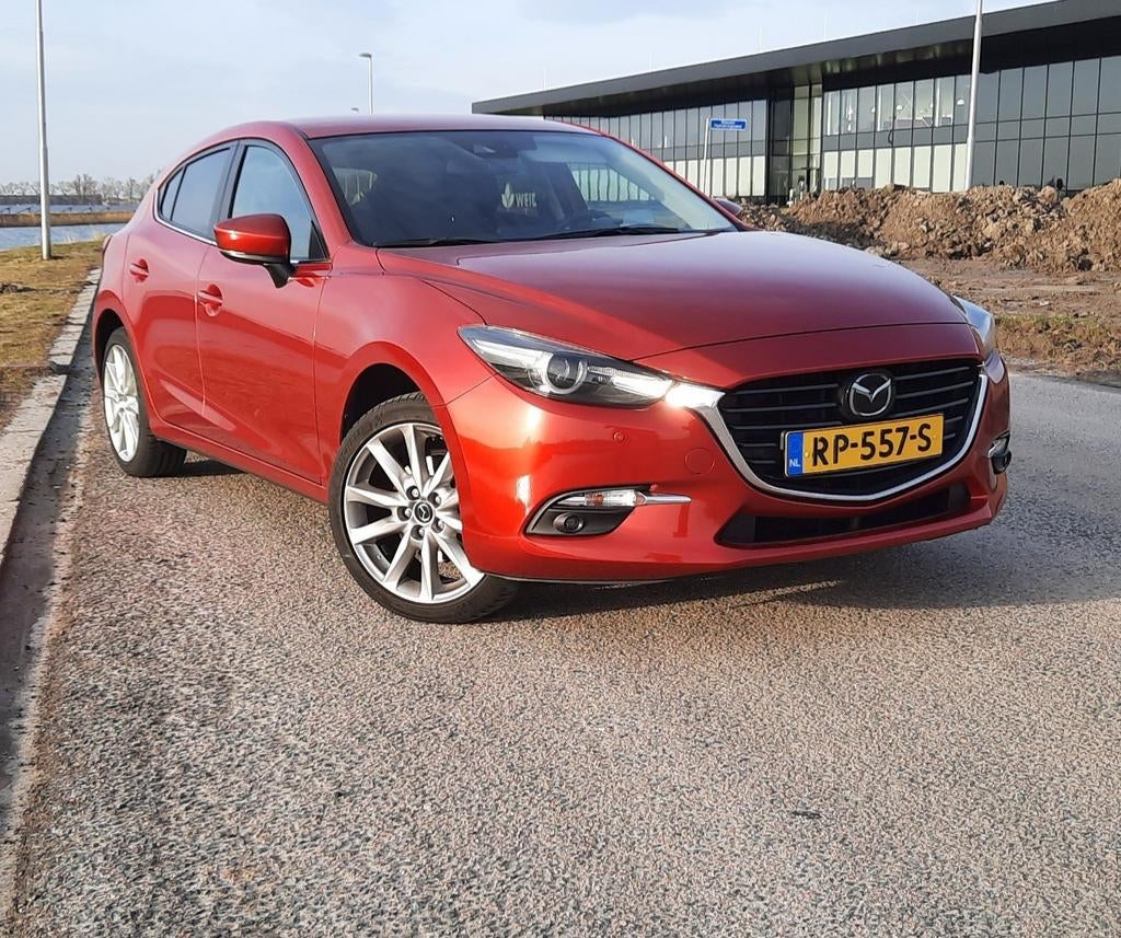Mazda 3 2.0 SkyActiv-G 120 GT-M 2018 Rood, Auto's, Voorwielaandrijving, 1998 cc, Zwart, 4 cilinders