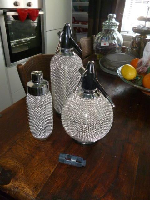 spuitwaterfles syphon sifon  rond -lang + shaker, Antiek en Kunst, Antiek | Glas en Kristal, Ophalen