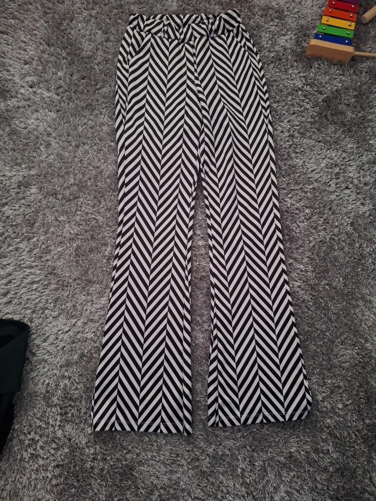 Zwart/wit flared broek, maat s, Kleding | Dames, Savinni, Verzenden, Zwart, Zo goed als nieuw
