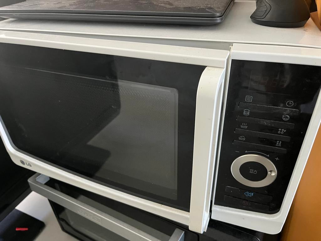 LG Magnetron - Defect (voor onderdelen/reparatie), Ophalen, Magnetron, Draaiplateau, Niet werkend