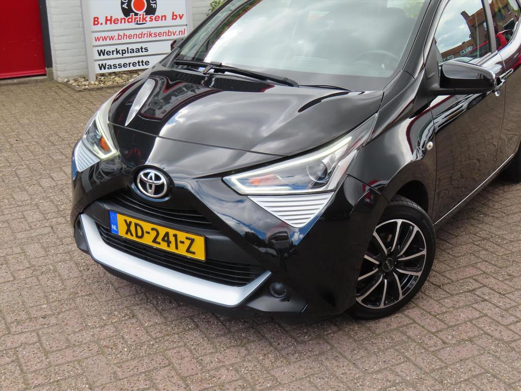 Toyota Aygo 1.0 VVT-i 72pk 5D x-play/ Groot media scherm/ Ap, Stof, Gebruikt, 4 stoelen, Zwart
