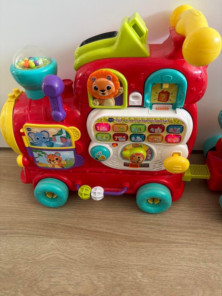 VTech Rijd & Leer Letterlocomotief - Loopwagen & Speeltrein - Speelgoed | Vtech