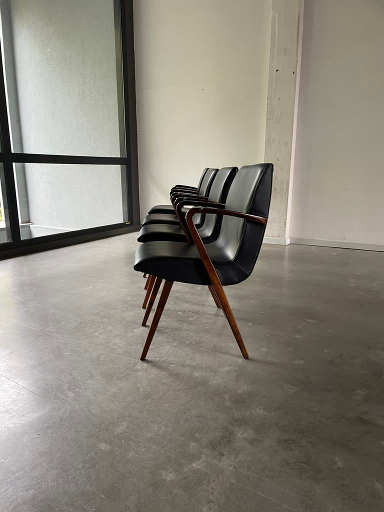4 stoelen jaren 50 60 mid century leder zwart, Huis en Inrichting, Stoelen, Ophalen, ., Zo goed als nieuw, Vier